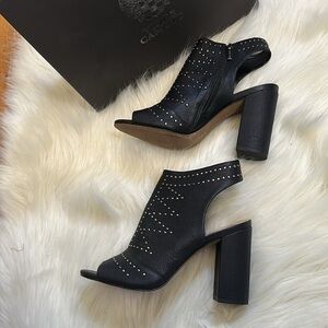 Like New Vince Camuto Studded VC-Winelta  Heels Shoes 7